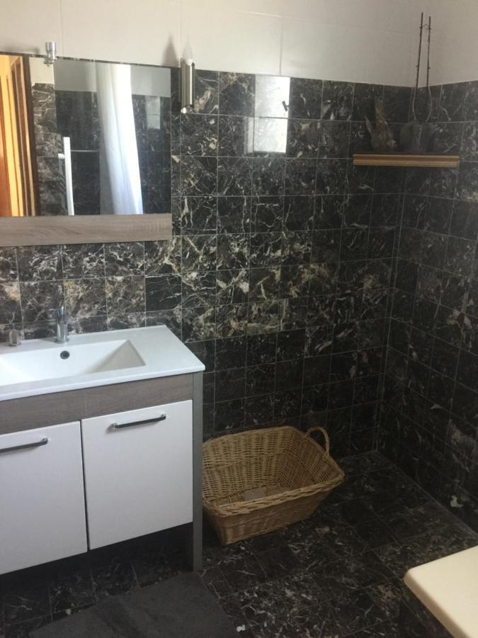 Chambre Pratique Avec Wc Et Vasque Attenant Du Rucher Naturaile 몬타냑 외부 사진